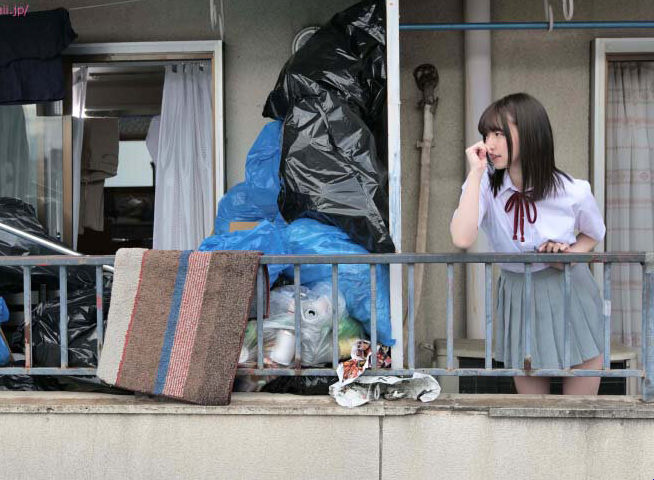 隣の汚い男